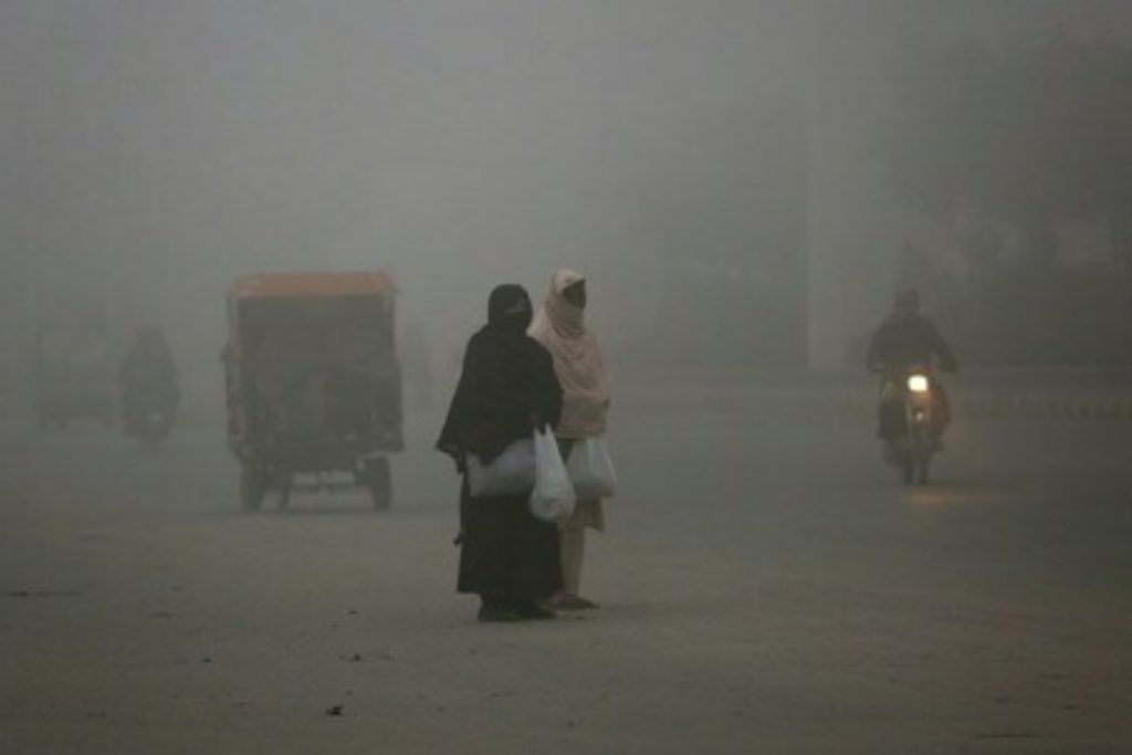 PMD forecasts continued smog, dry weather across Punjab