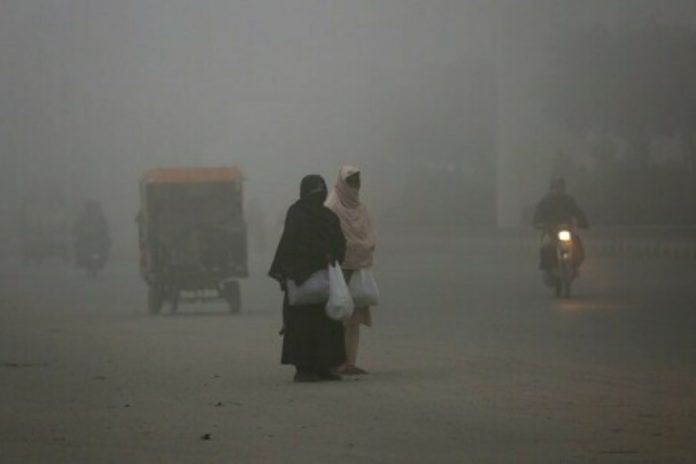 PMD forecasts continued smog, dry weather across Punjab