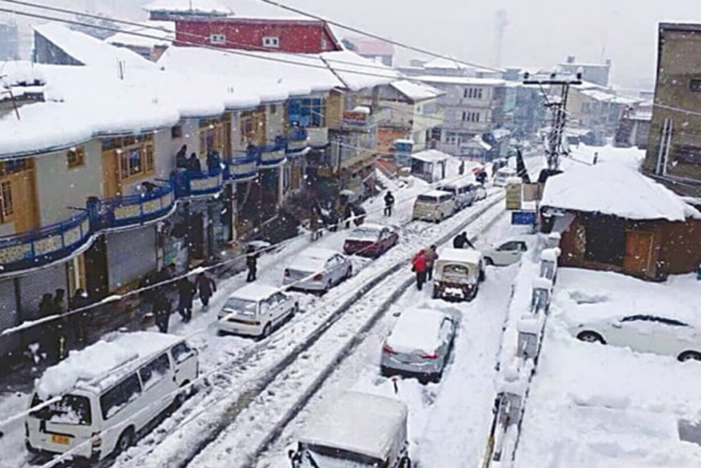 Babusar Top and Naran roads closed after heavy snowfall