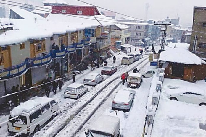 Babusar Top and Naran roads closed after heavy snowfall