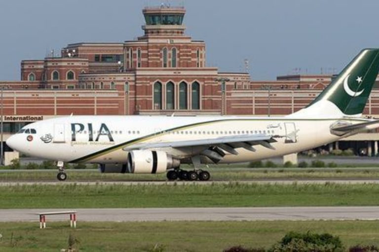 Airlines cancel, delay several flights at Lahore airport
