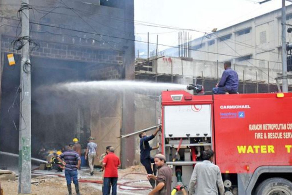 Massive fire damages fiber factory in Karachi, no injuries reported