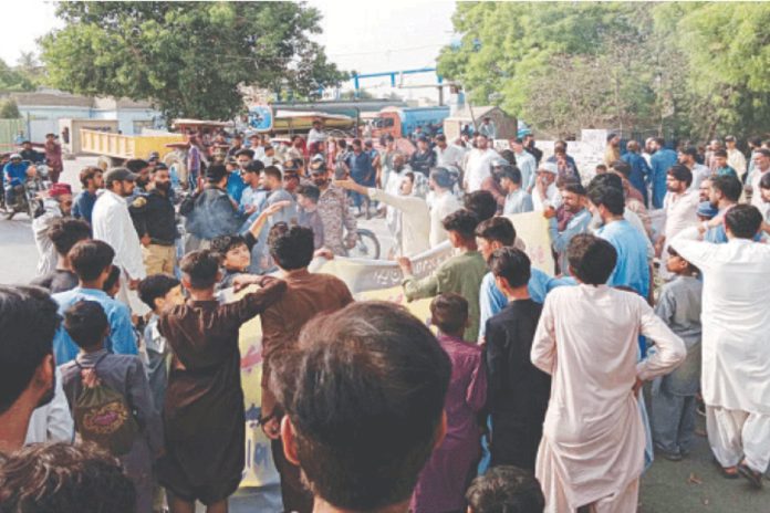 North Karachi residents protest over severe water crisis