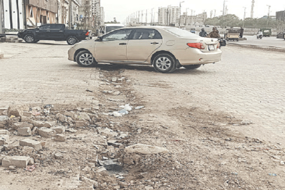 Sindh govt approves Rs25 billion plan to rebuild major roads in Karachi
