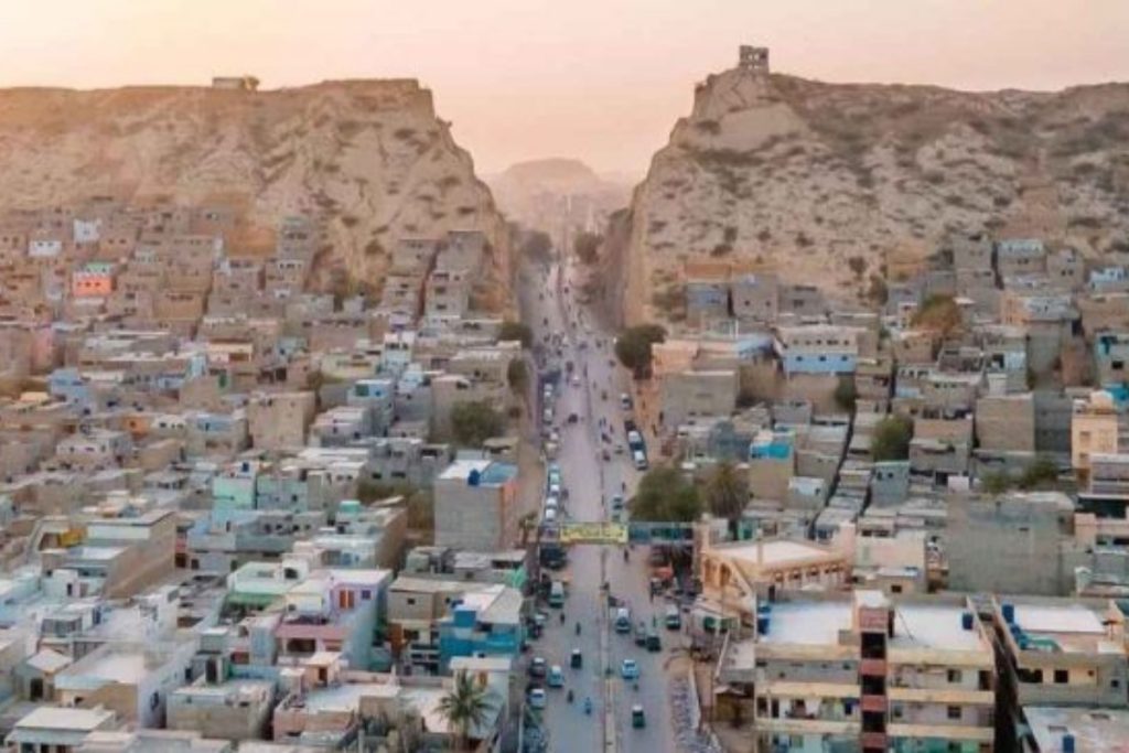 Karachi installs new CCTV cameras at Kati Pahari to curb street crime