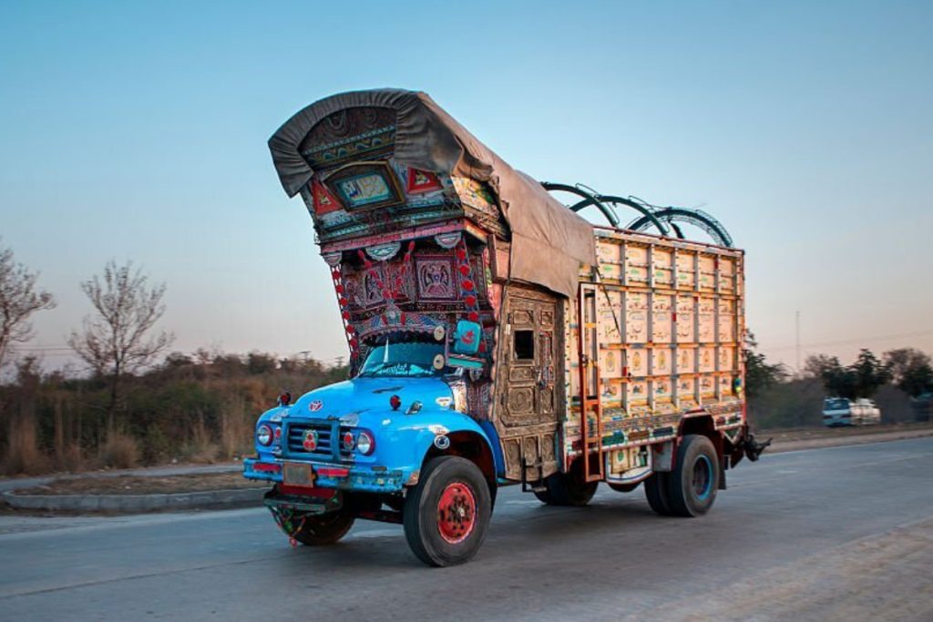 Daytime ban on heavy traffic in Karachi extended until February