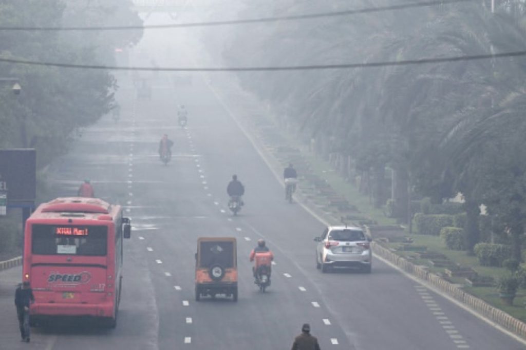 Extreme air pollution hits Karachi amid fog and dusty conditions