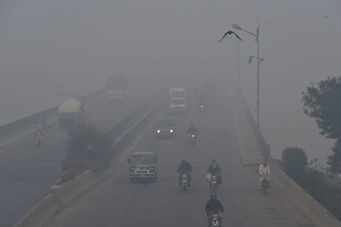 Karachi chokes as air quality remains unhealthy across city
