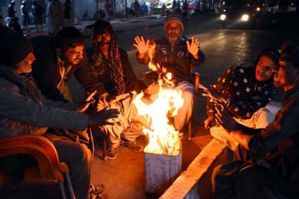 Karachi faces chilly nights as temperatures drop below 10°C