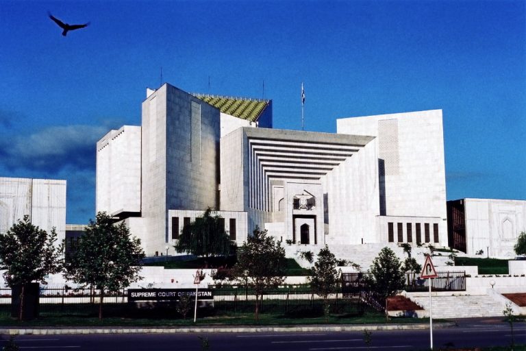 Petitioner dies after collapsing from cardiac arrest in Supreme Court