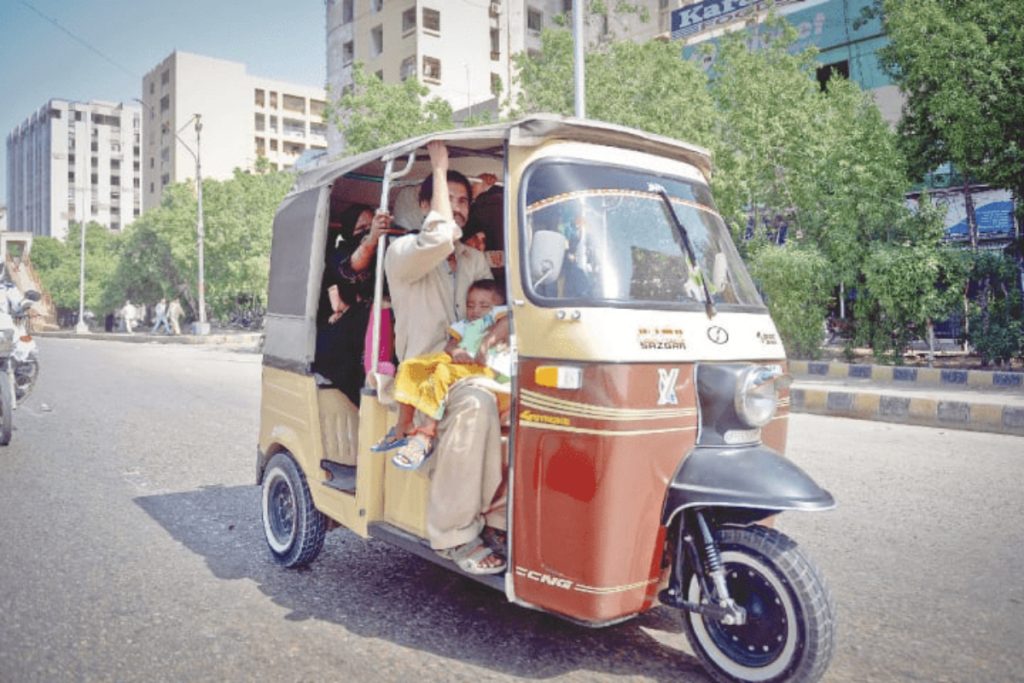 Karachi extends rickshaw ban on major roads under Section 144