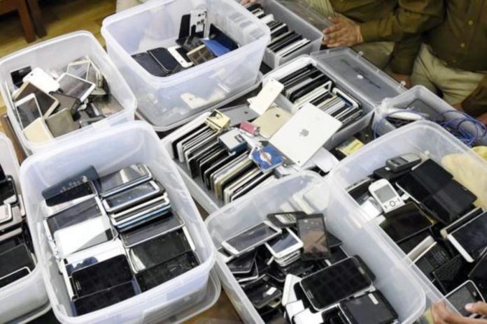 Customs Karachi seizes 803 smuggled mobile phones worth Rs62 million