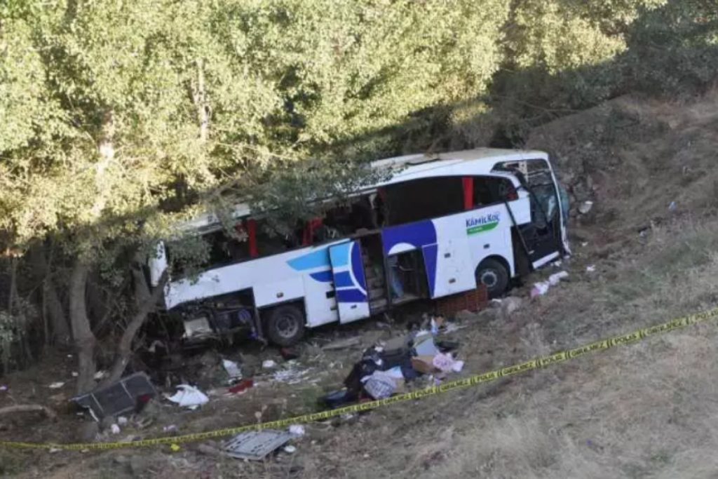 University bus driver dies after heart attack, 11 injured