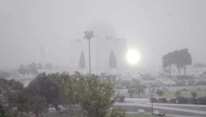 Partly cloudy skies in Karachi as pollution alert ahead