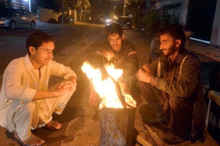 Karachi remains in grip of cold spell, no rain expected