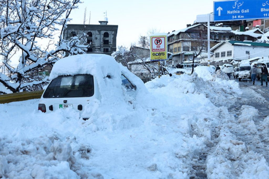 All routes to Murree closed as heavy snowfall and rain hit several cities
