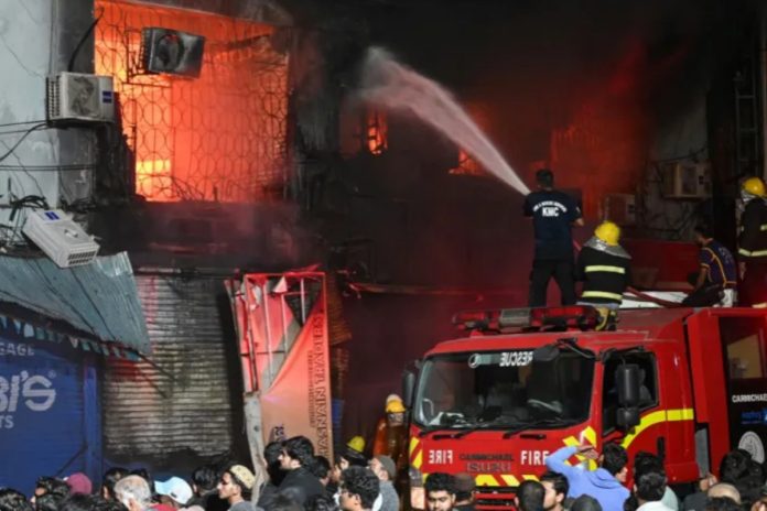 Karachi fire tragedy: Six dead, over 20 injured in Gul Plaza blaze