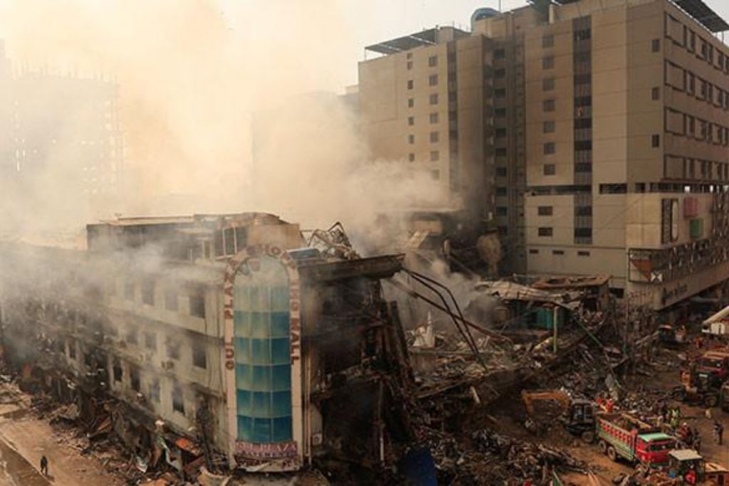 Another fire reported in Gul Plaza rubble in Karachi