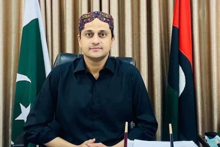 Mayor Wahab announces new road and bridge projects for Karachi