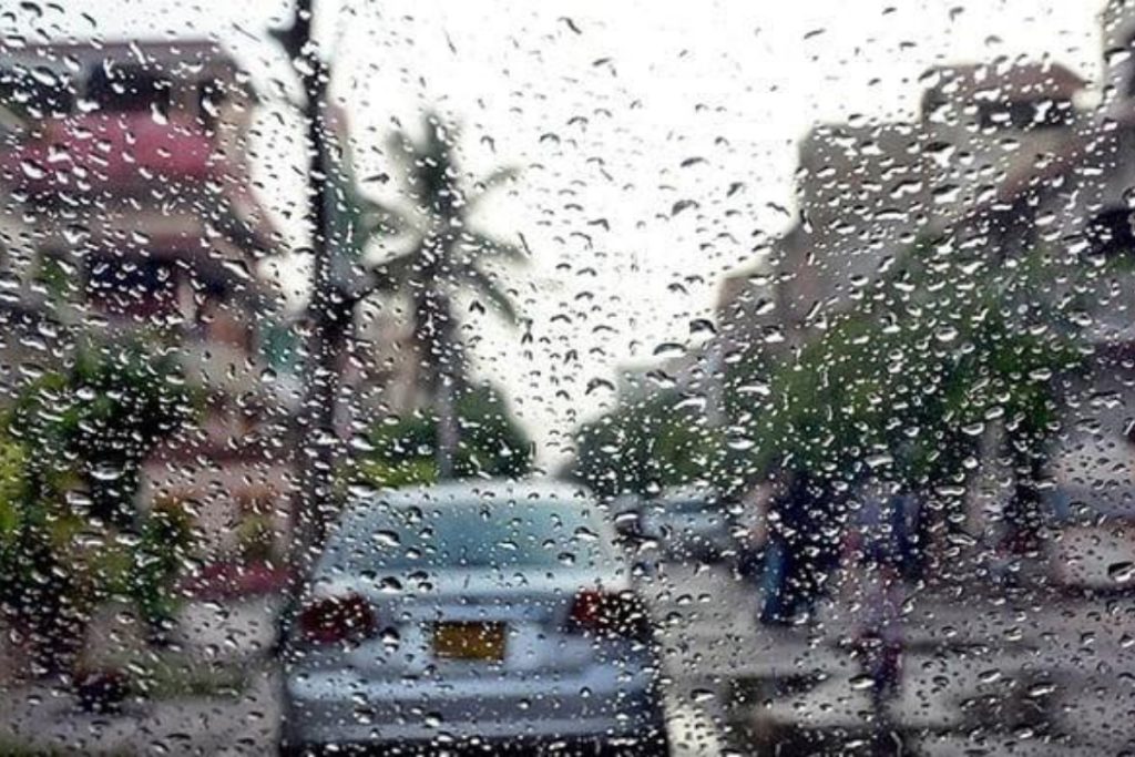 Rain, hail and thunder bring pleasant weather to Karachi
