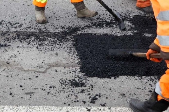 Eid deadline set for major road projects in Karachi