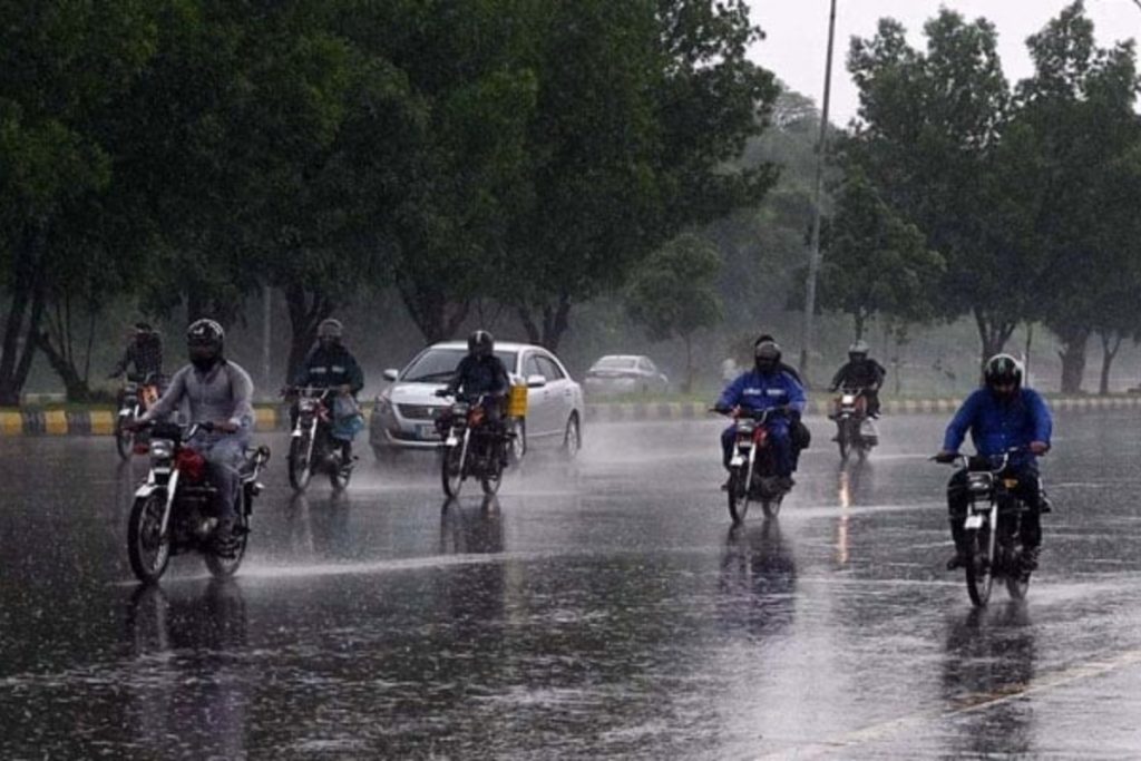 Light rain and thunderstorms expected in several regions across Pakistan
