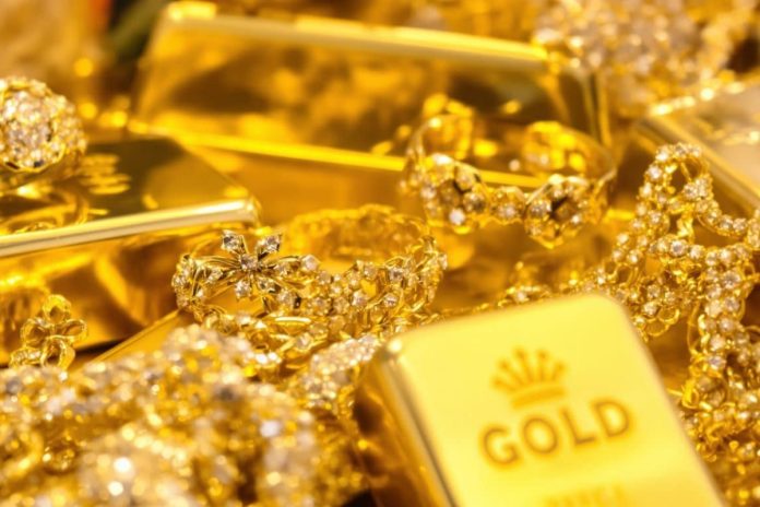 Gold prices decline again by Rs8,100 in Pakistan