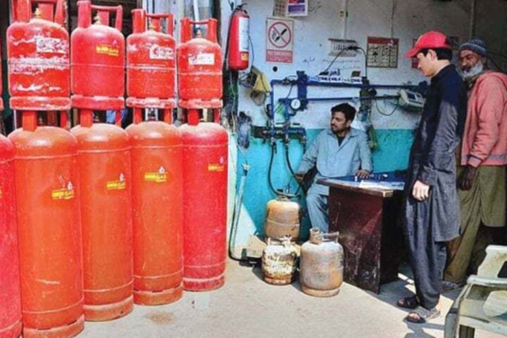 LPG prices increase by Rs30 per kg in Karachi