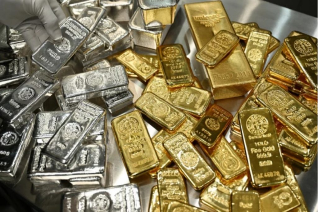 Gold, silver rates drop in Pakistan after global price decline