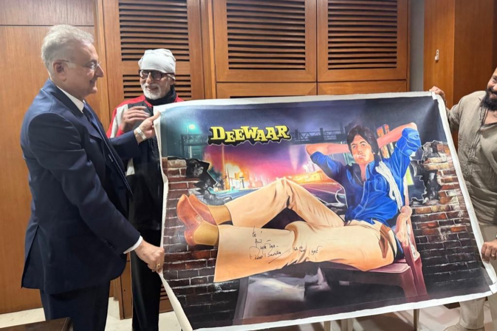 Anil Dhanak, Amitabh Bachchan