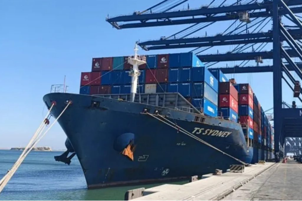 PSO fuel shipment reaches Karachi with 55,000 tons of petrol