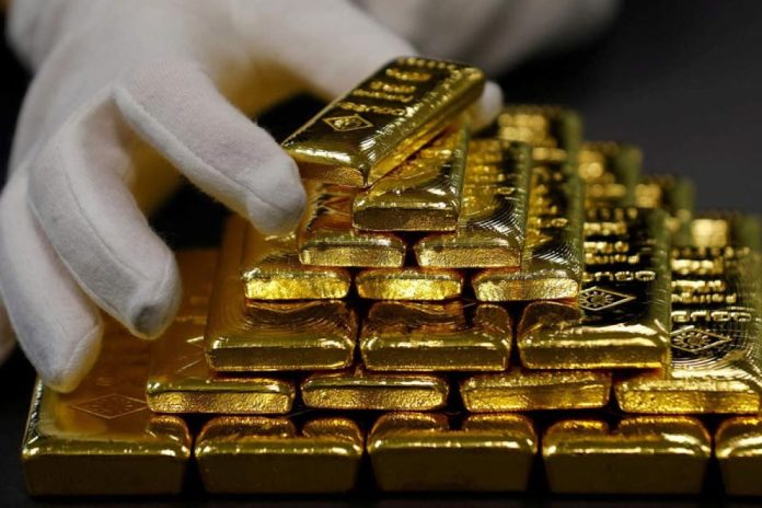 Gold prices fall sharply in Pakistan after global market dip