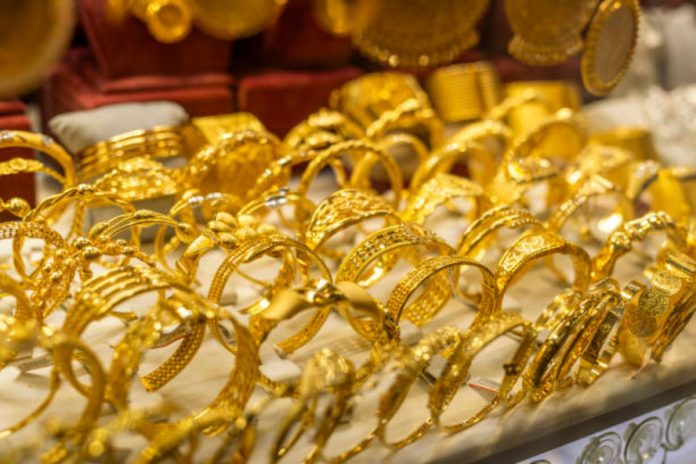 Gold hits over Rs500,000 per tola in Pakistan