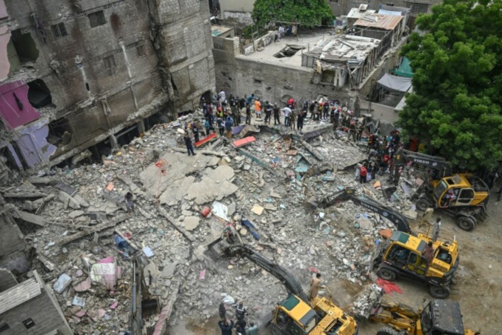 Illegal buildings continue across Karachi despite crackdown