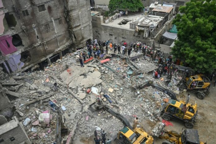 Illegal buildings continue across Karachi despite crackdown