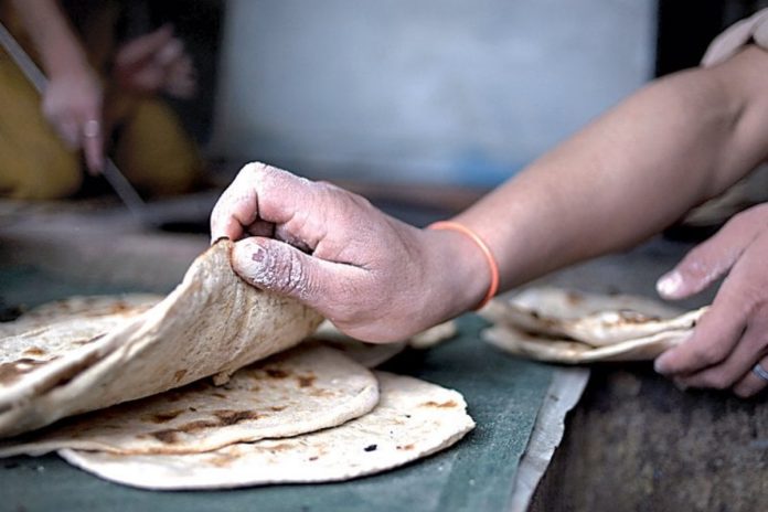 Roti and chapati prices rise across Karachi