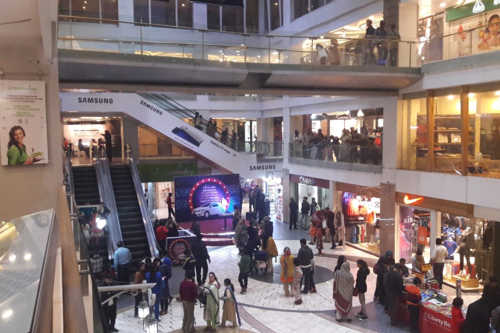 Govt lifts early closing restrictions for businesses until May 31