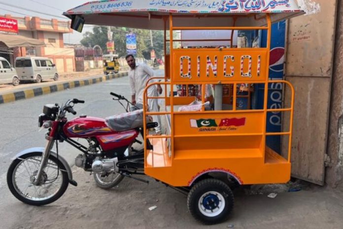 Lahore restricts loader, motorcycle rickshaws on main Canal Road