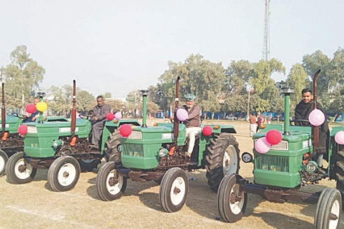 Punjab govt to distribute 50,000 tractors to farmers