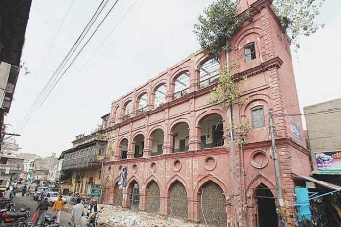 6,220 school buildings declared dangerous across Sindh