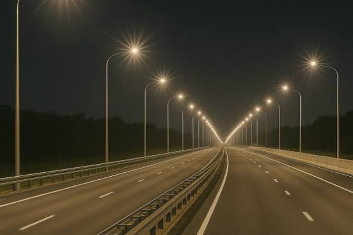 Karachi to install solar streetlights across major roads