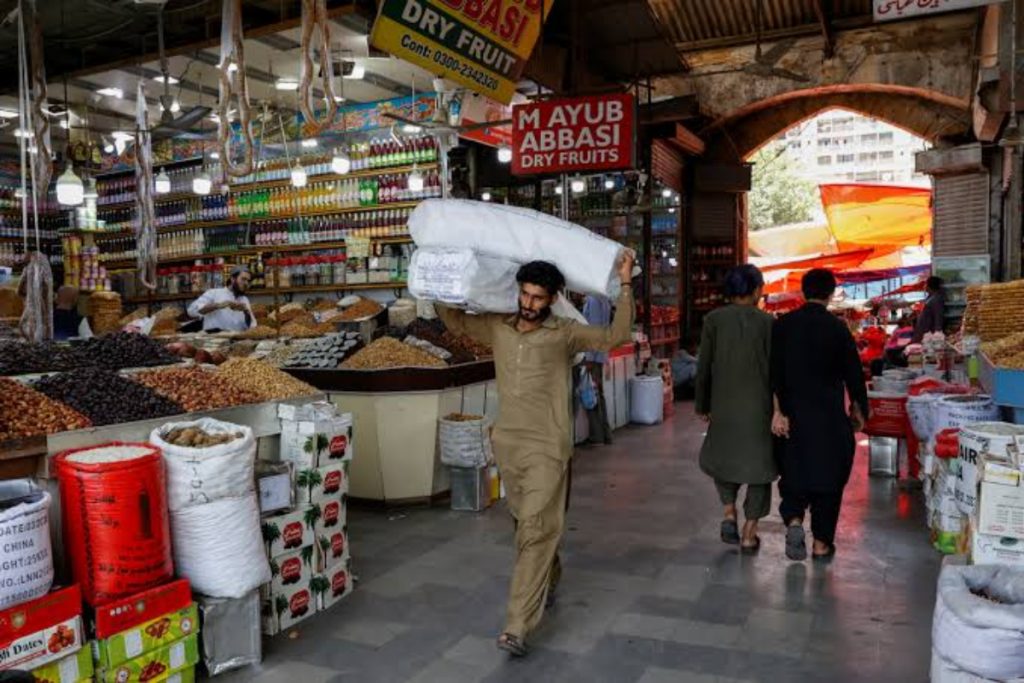 Govt announces heavy fines for shop owners
