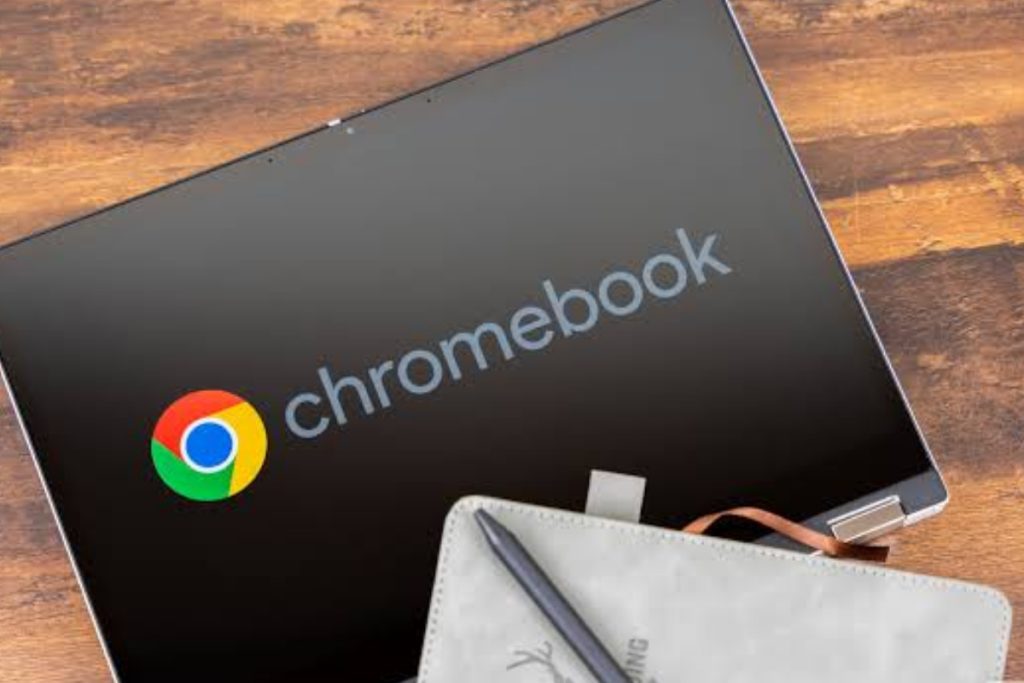 Govt announces 500,000 chromebooks for students across Pakistan
